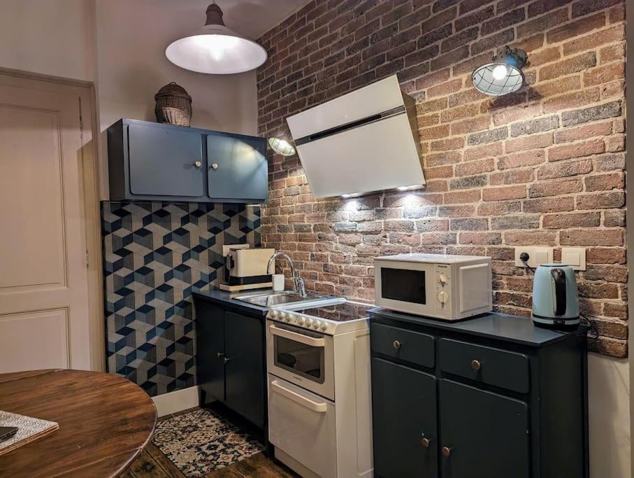 L'Appartement Du Voisin D'Hugo Besançon Esterno foto
