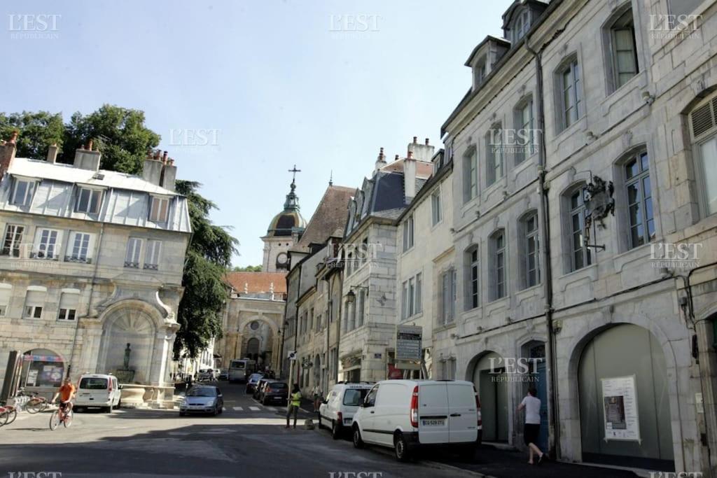 L'Appartement Du Voisin D'Hugo Besançon Esterno foto