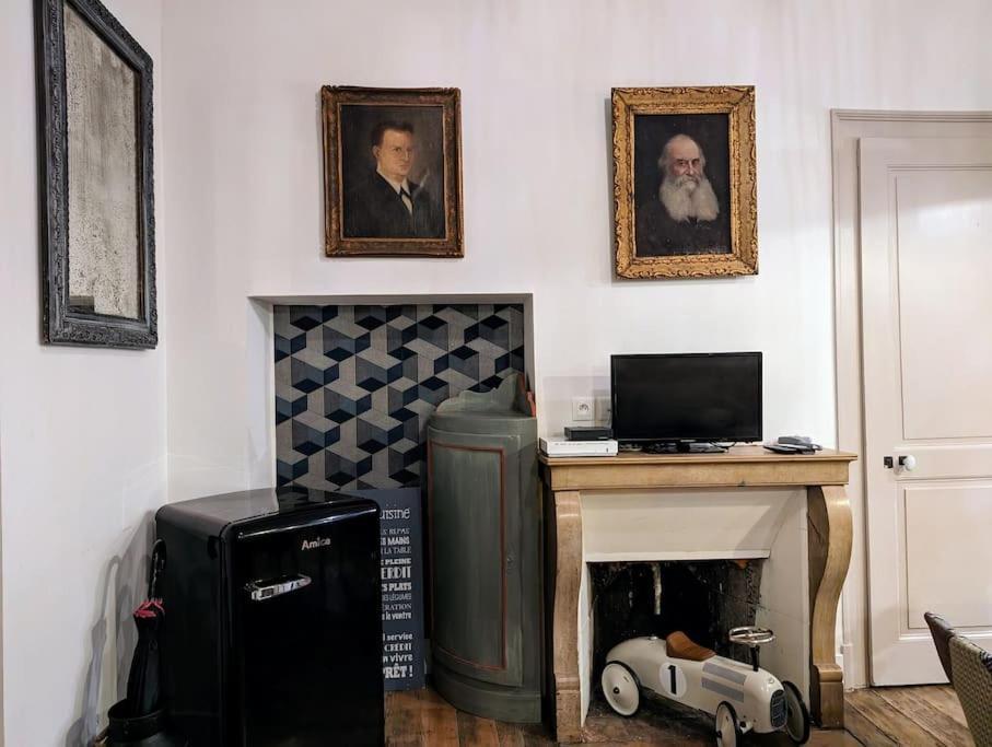 L'Appartement Du Voisin D'Hugo Besançon Esterno foto