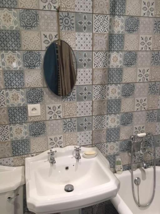 L'Appartement Du Voisin D'Hugo Besançon Esterno foto